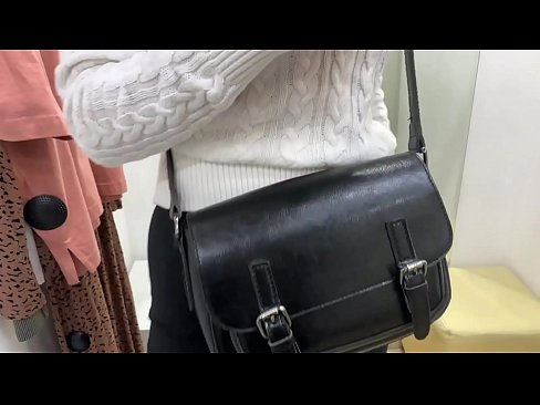 ❤️ Offentlig onani af ung kælling FeralBerry med en dildo i prøverummet ❤️ Porn video at da.pornodil.ru ❌️